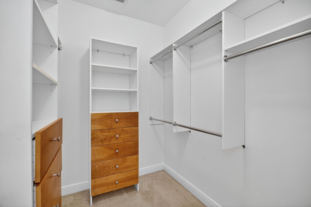 Activo con contrato: $375,000 (3 camas, 2 baños, 2034 Pies cuadrados)