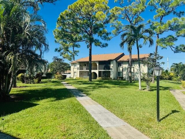 For Sale: $169,900 (1 beds, 1 baths, 682 Square Feet)