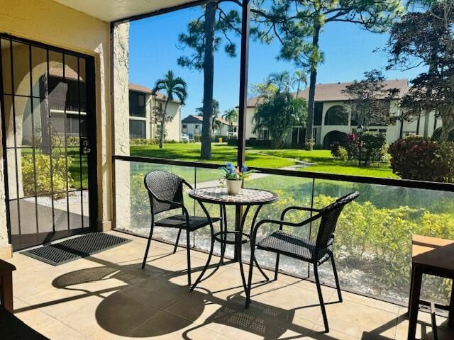 For Sale: $169,900 (1 beds, 1 baths, 682 Square Feet)