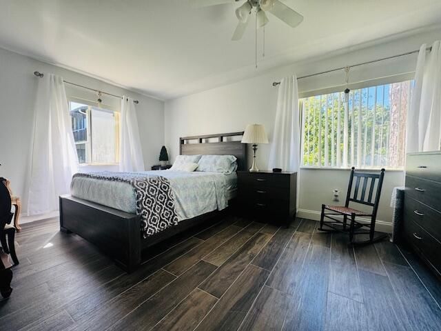 For Sale: $169,900 (1 beds, 1 baths, 682 Square Feet)