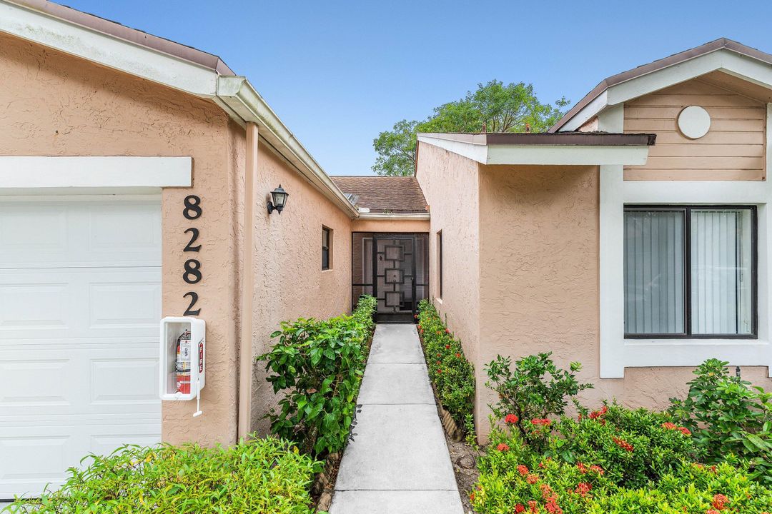 For Sale: $314,000 (2 beds, 2 baths, 1382 Square Feet)