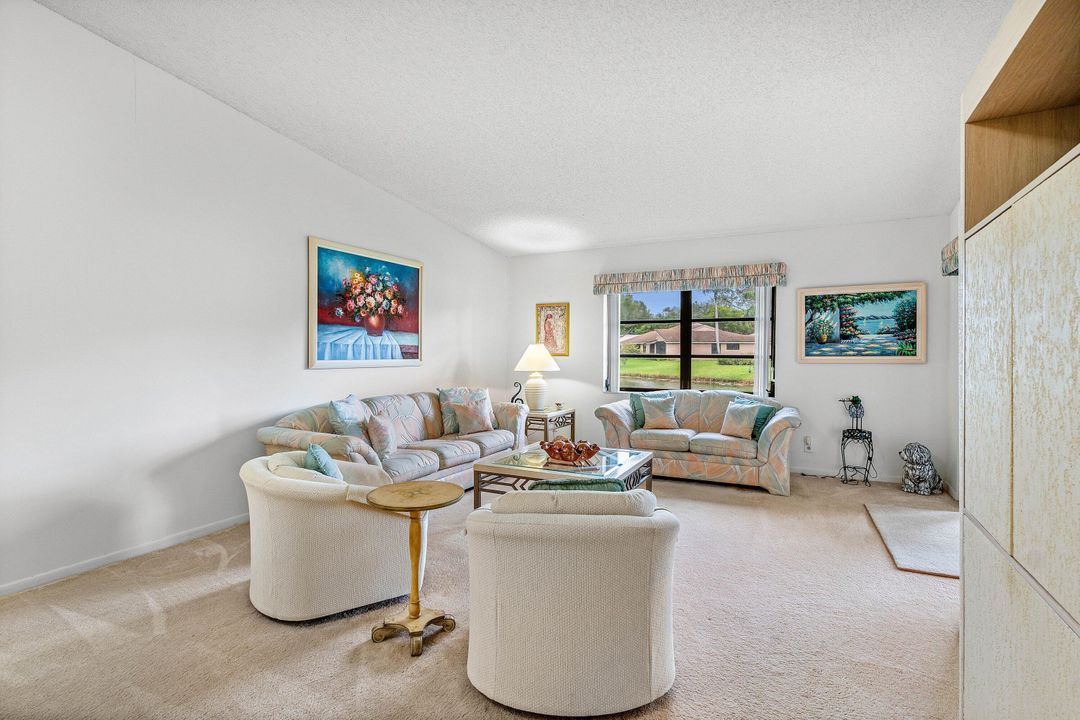 For Sale: $314,000 (2 beds, 2 baths, 1382 Square Feet)