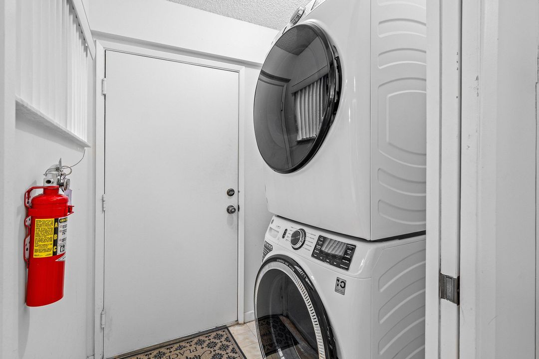 For Sale: $314,000 (2 beds, 2 baths, 1382 Square Feet)