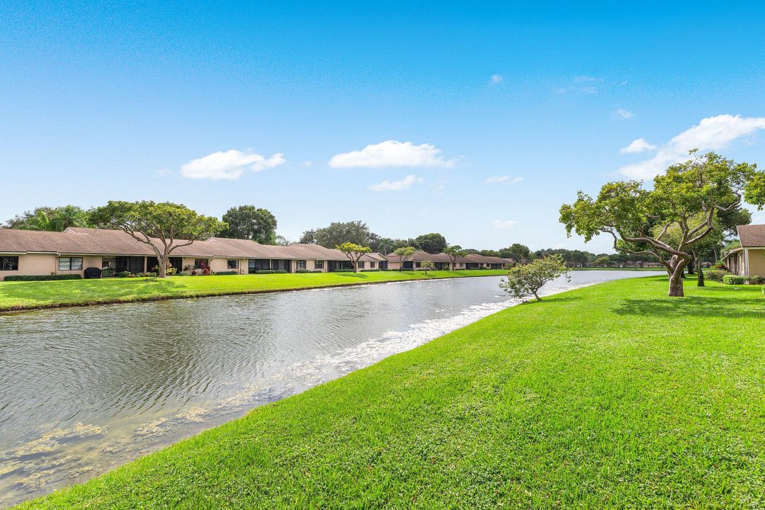 For Sale: $314,000 (2 beds, 2 baths, 1382 Square Feet)