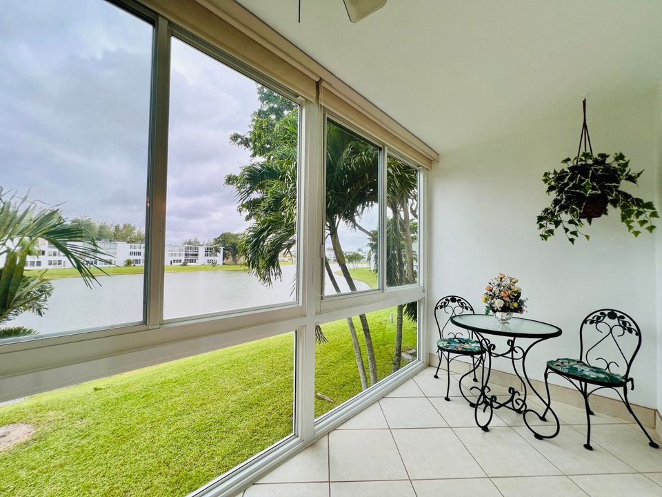 Под контрактом: $169,900 (2 спален, 2 ванн, 1062 Квадратных фут)