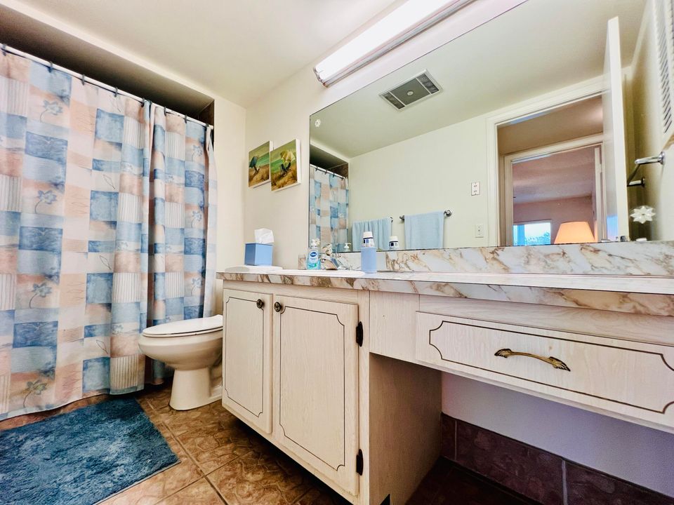 Под контрактом: $169,900 (2 спален, 2 ванн, 1062 Квадратных фут)