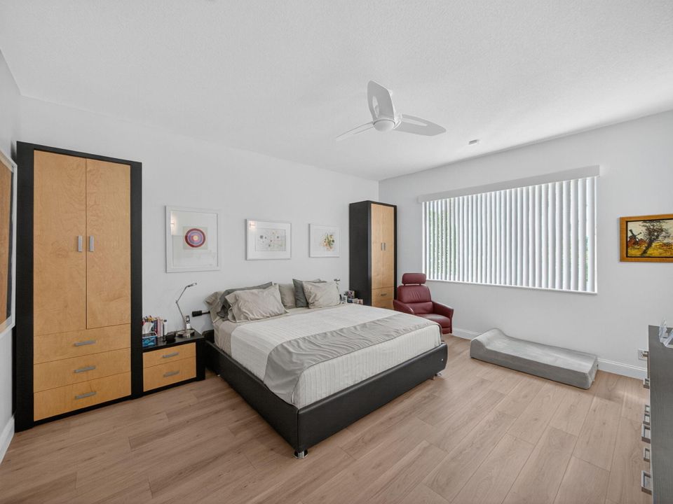 Activo con contrato: $995,000 (3 camas, 2 baños, 2423 Pies cuadrados)