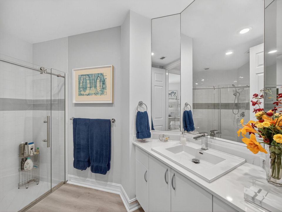 Activo con contrato: $995,000 (3 camas, 2 baños, 2423 Pies cuadrados)