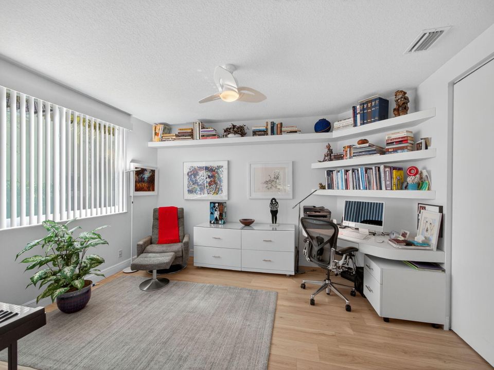 Activo con contrato: $995,000 (3 camas, 2 baños, 2423 Pies cuadrados)