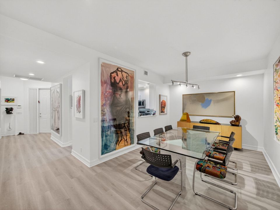 Activo con contrato: $995,000 (3 camas, 2 baños, 2423 Pies cuadrados)