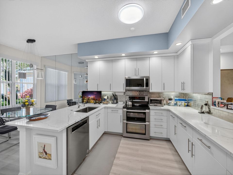 Activo con contrato: $995,000 (3 camas, 2 baños, 2423 Pies cuadrados)