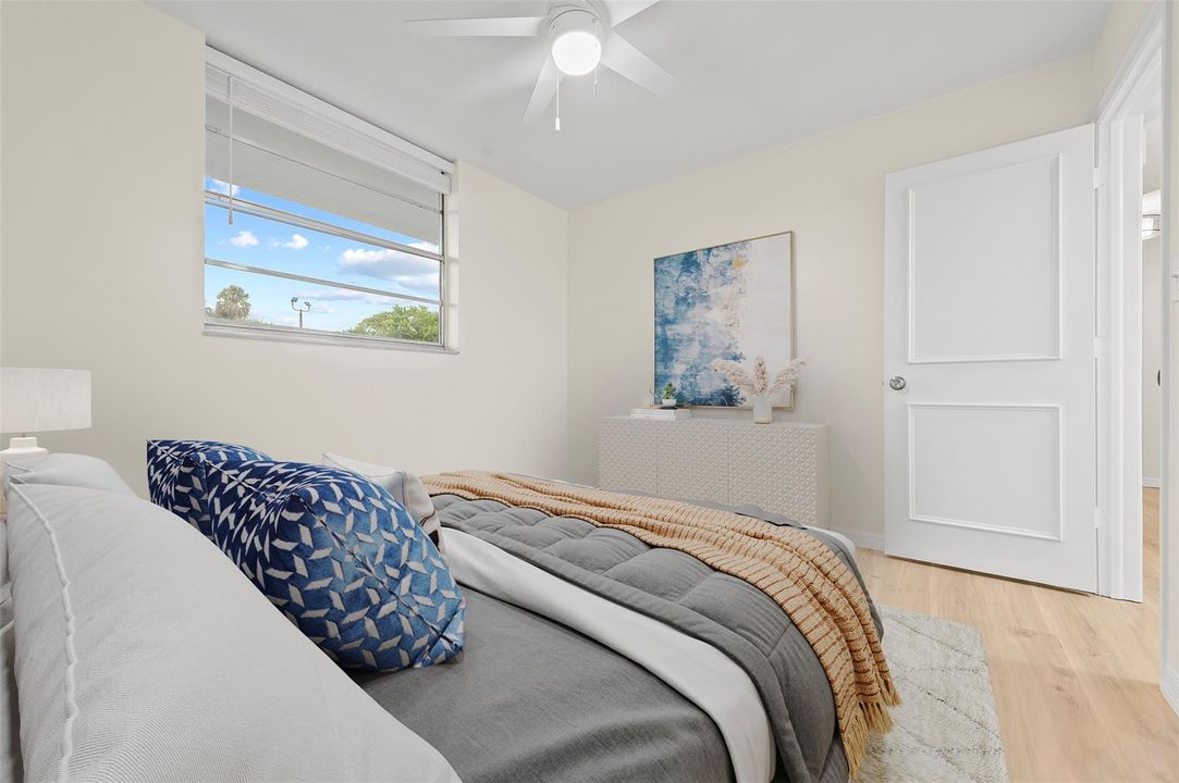 En Venta: $329,900 (2 camas, 2 baños, 899 Pies cuadrados)