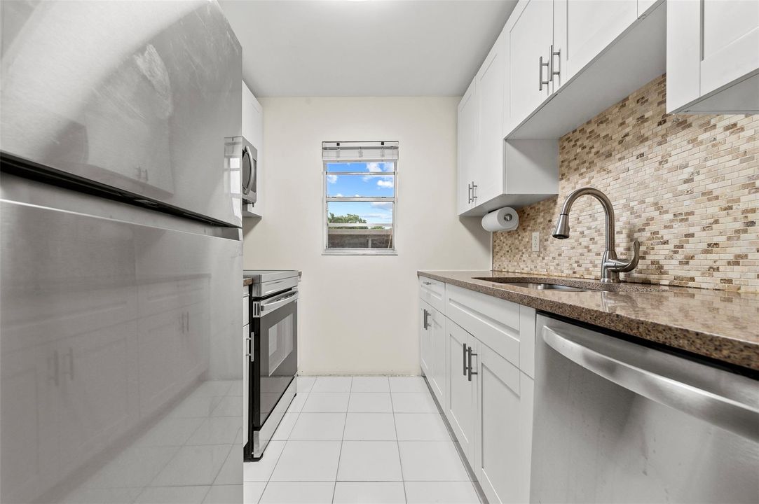 En Venta: $329,900 (2 camas, 2 baños, 899 Pies cuadrados)