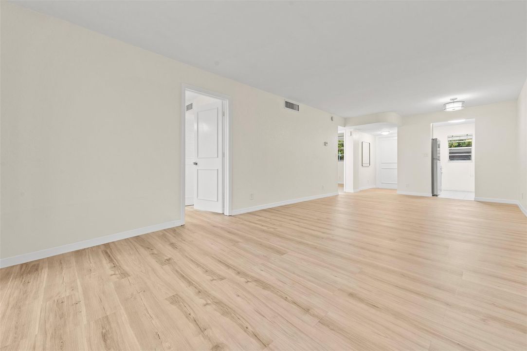 En Venta: $329,900 (2 camas, 2 baños, 899 Pies cuadrados)