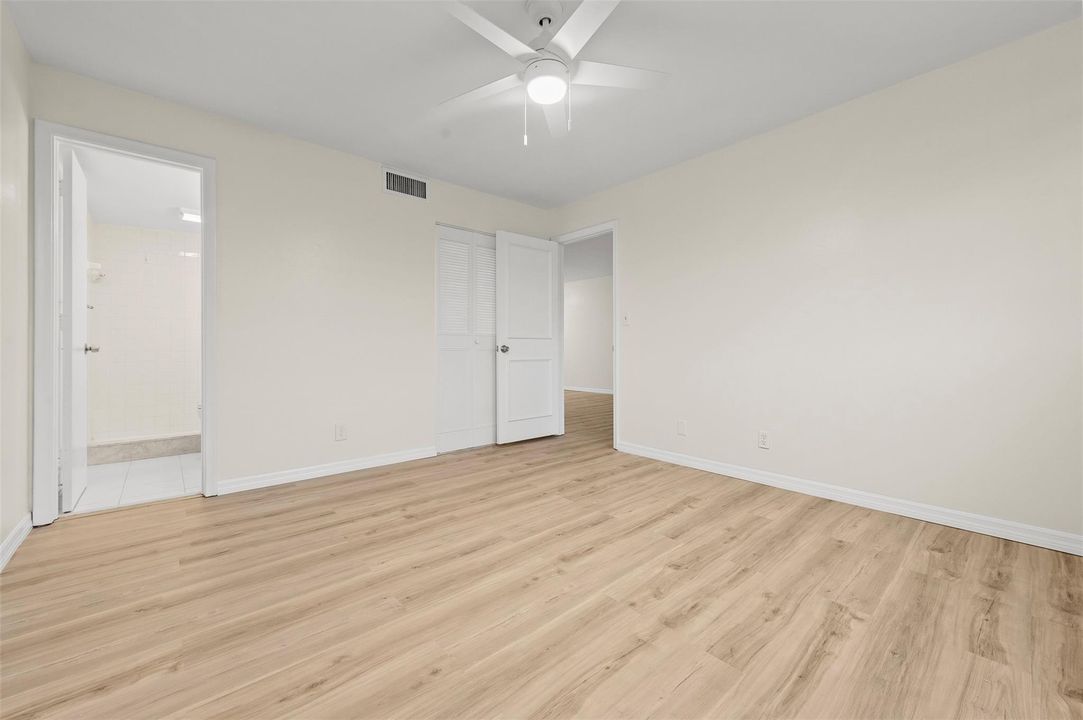 En Venta: $329,900 (2 camas, 2 baños, 899 Pies cuadrados)