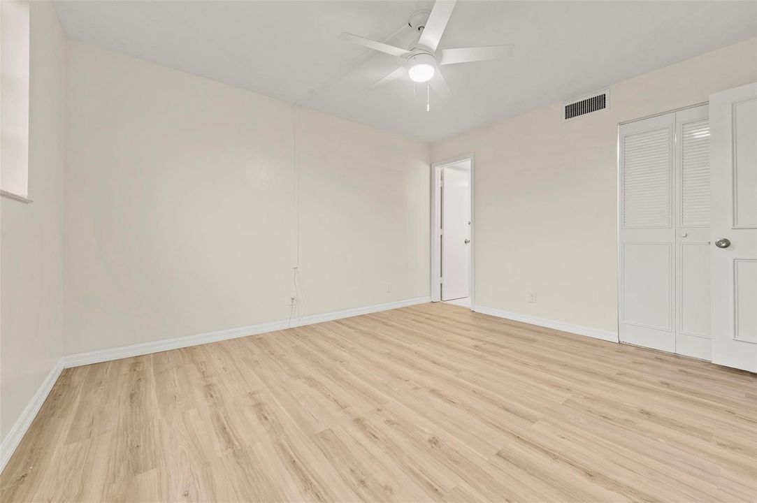 En Venta: $329,900 (2 camas, 2 baños, 899 Pies cuadrados)