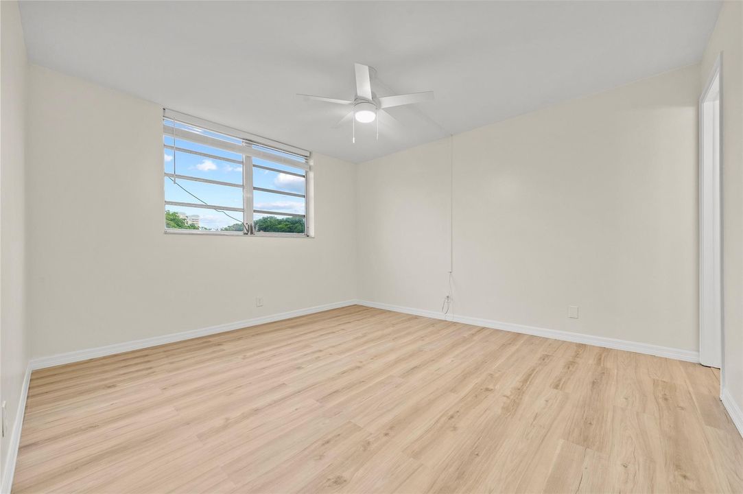 En Venta: $329,900 (2 camas, 2 baños, 899 Pies cuadrados)