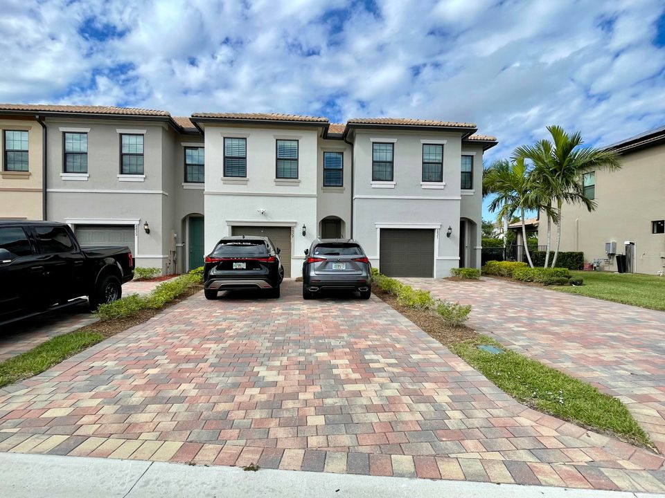 For Sale: $539,000 (3 beds, 2 baths, 1826 Square Feet)
