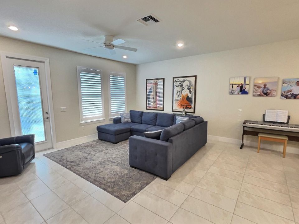 For Sale: $539,000 (3 beds, 2 baths, 1826 Square Feet)