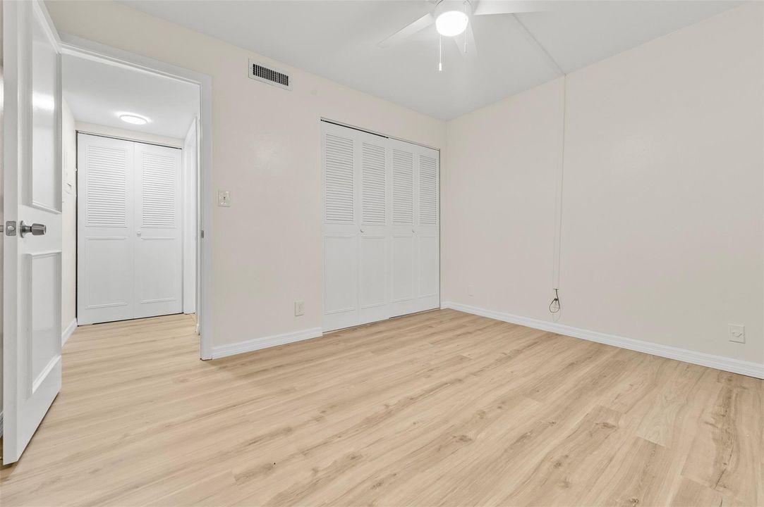 En Venta: $329,900 (2 camas, 2 baños, 899 Pies cuadrados)