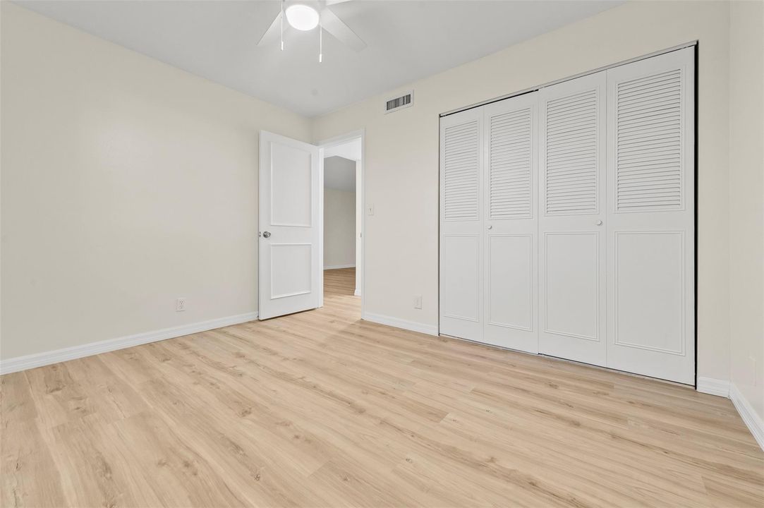 En Venta: $329,900 (2 camas, 2 baños, 899 Pies cuadrados)