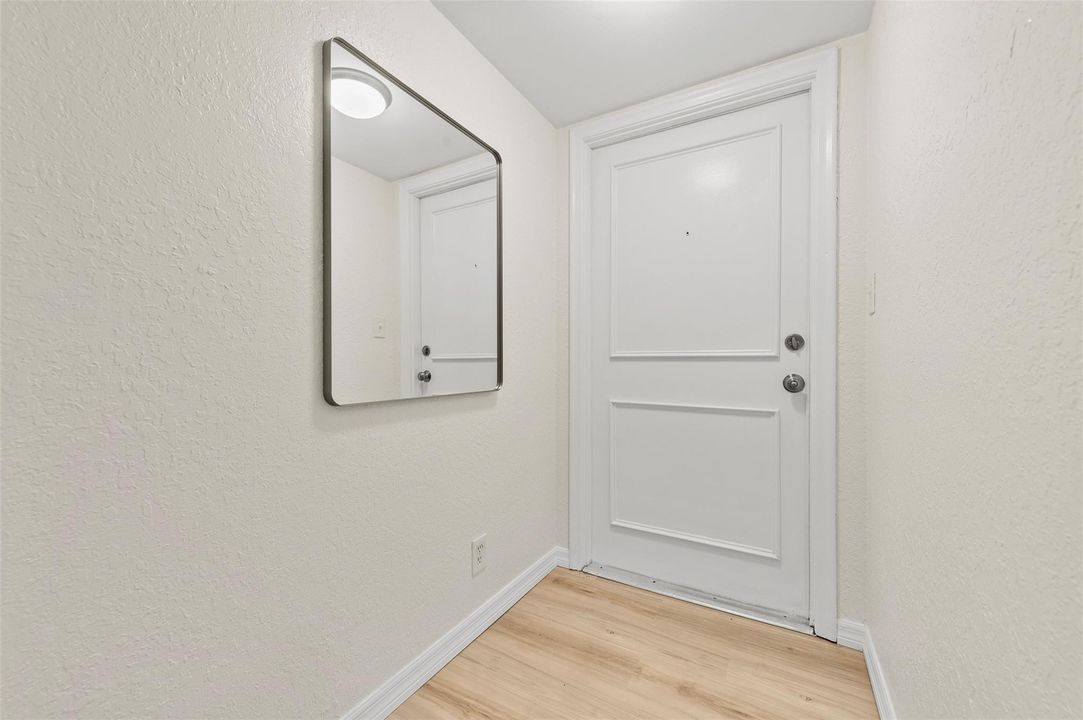 En Venta: $329,900 (2 camas, 2 baños, 899 Pies cuadrados)