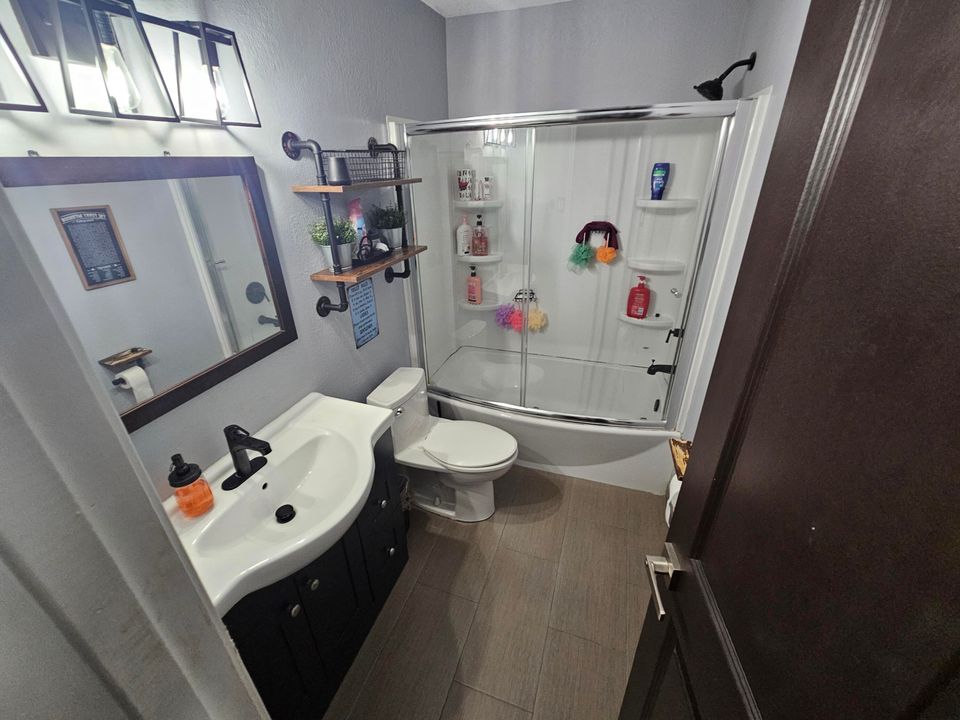 For Sale: $315,000 (3 beds, 2 baths, 1715 Square Feet)