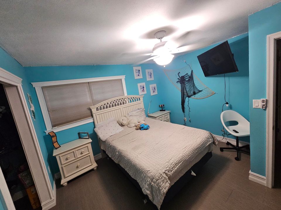 For Sale: $315,000 (3 beds, 2 baths, 1715 Square Feet)