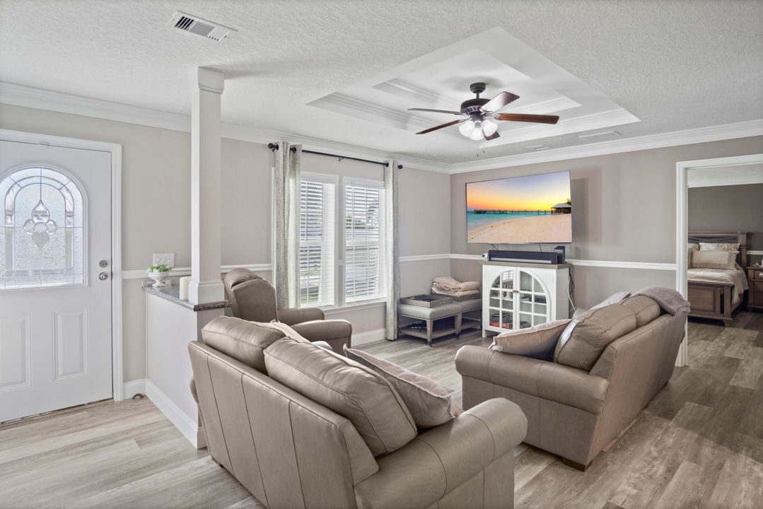 待售: $495,000 (4 贝兹, 2 浴室, 1701 平方英尺)