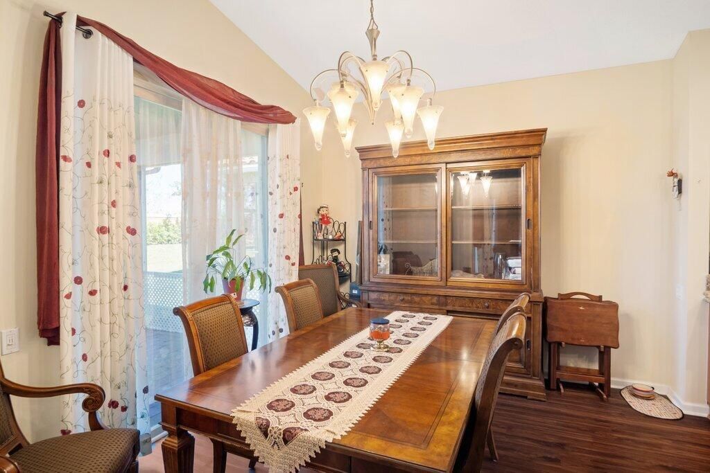 待售: $335,000 (2 贝兹, 2 浴室, 1738 平方英尺)