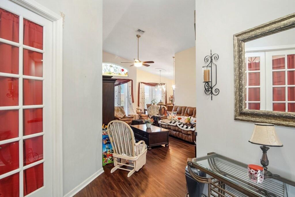 待售: $335,000 (2 贝兹, 2 浴室, 1738 平方英尺)