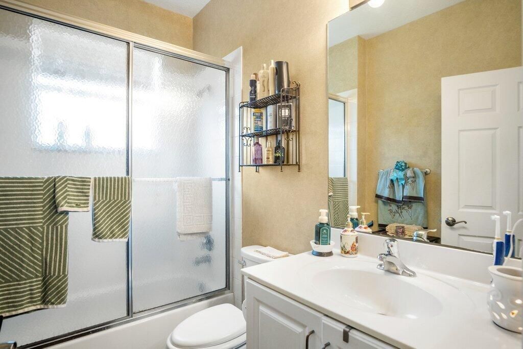 待售: $335,000 (2 贝兹, 2 浴室, 1738 平方英尺)