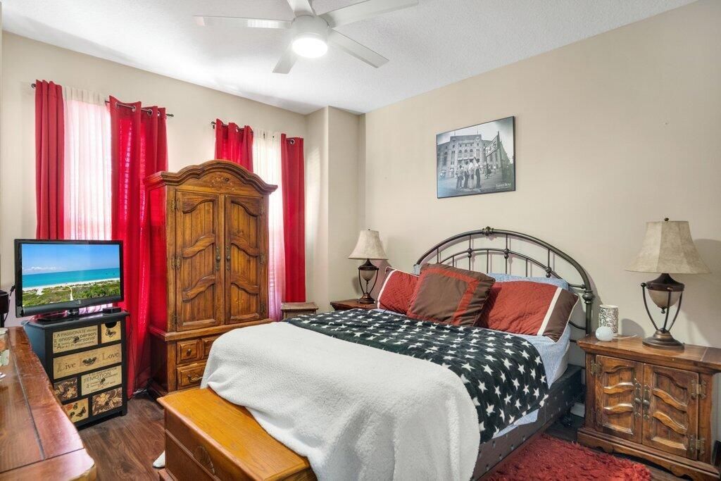 待售: $335,000 (2 贝兹, 2 浴室, 1738 平方英尺)