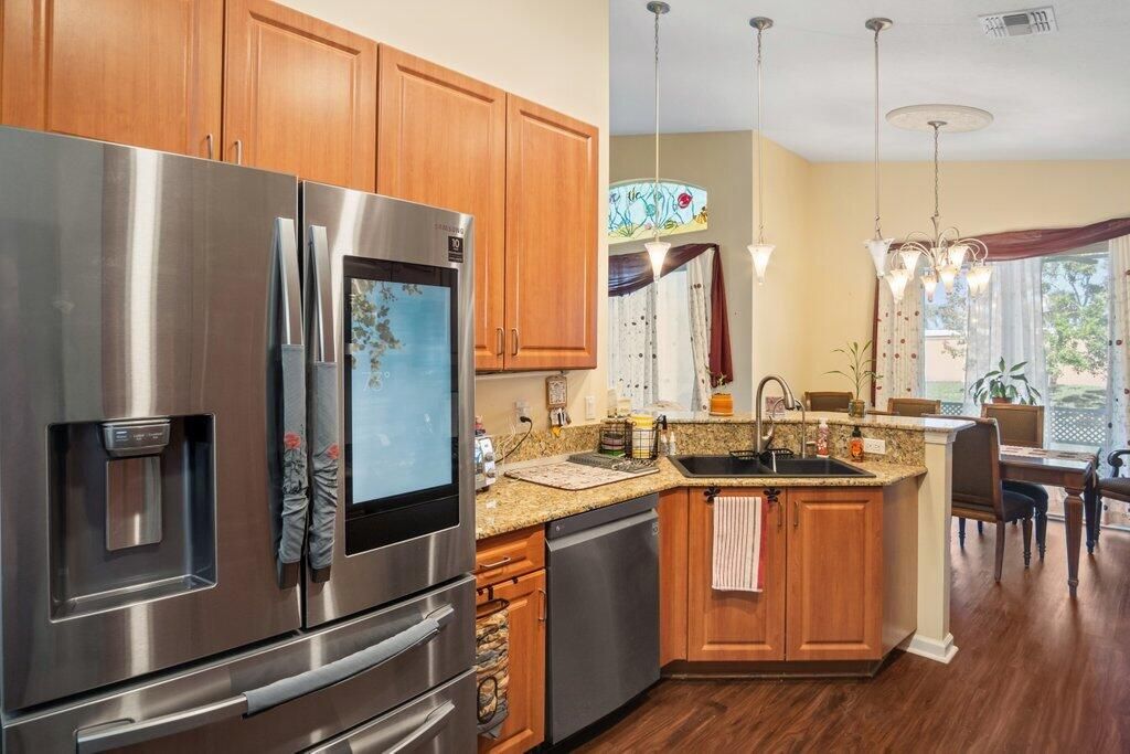 待售: $335,000 (2 贝兹, 2 浴室, 1738 平方英尺)