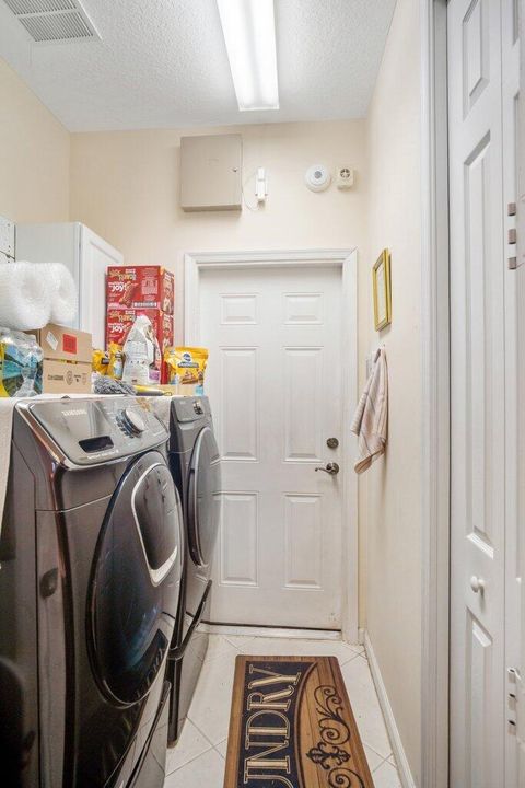 待售: $335,000 (2 贝兹, 2 浴室, 1738 平方英尺)