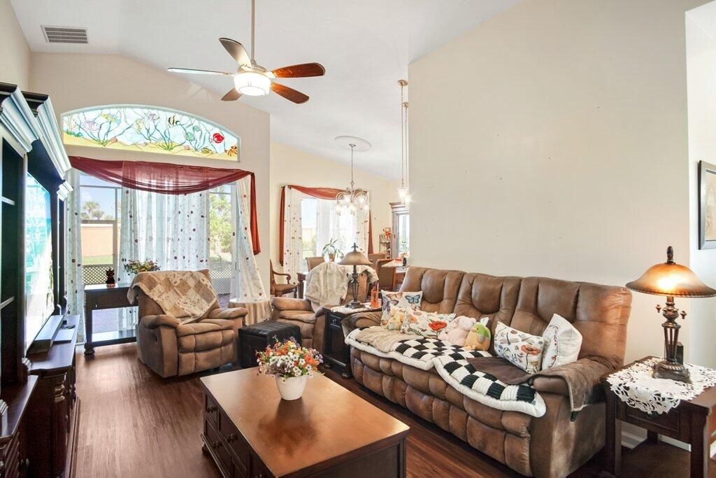 待售: $335,000 (2 贝兹, 2 浴室, 1738 平方英尺)