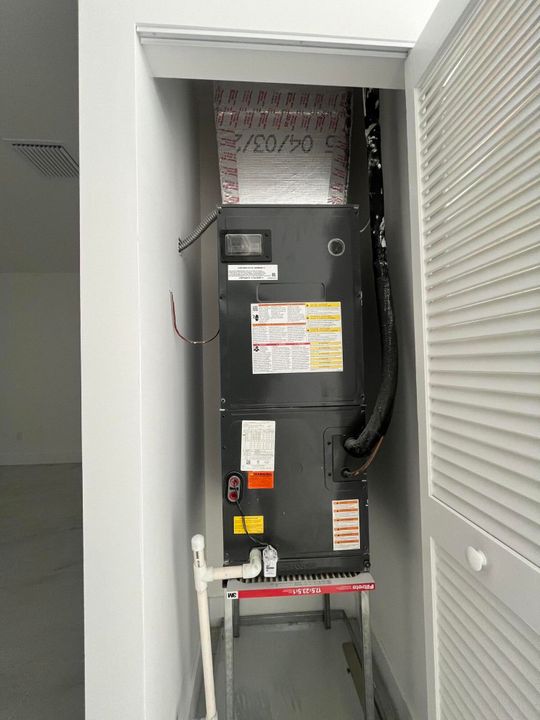 For Rent: $2,000 (2 beds, 1 baths, 750 Square Feet)