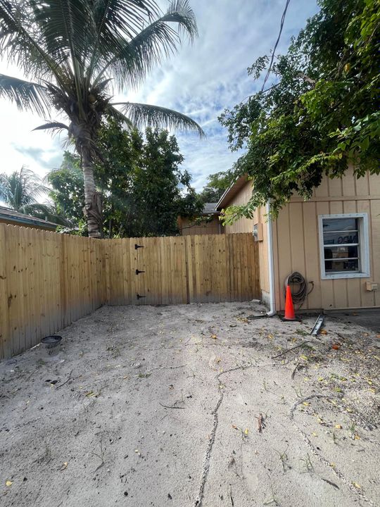 For Rent: $2,000 (2 beds, 1 baths, 750 Square Feet)