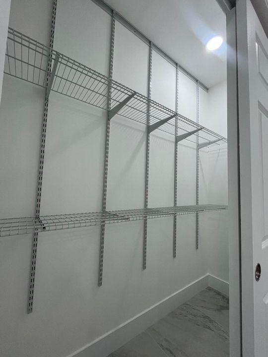 For Rent: $2,000 (2 beds, 1 baths, 750 Square Feet)