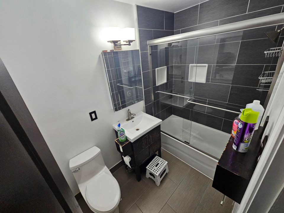 For Sale: $315,000 (3 beds, 2 baths, 1715 Square Feet)