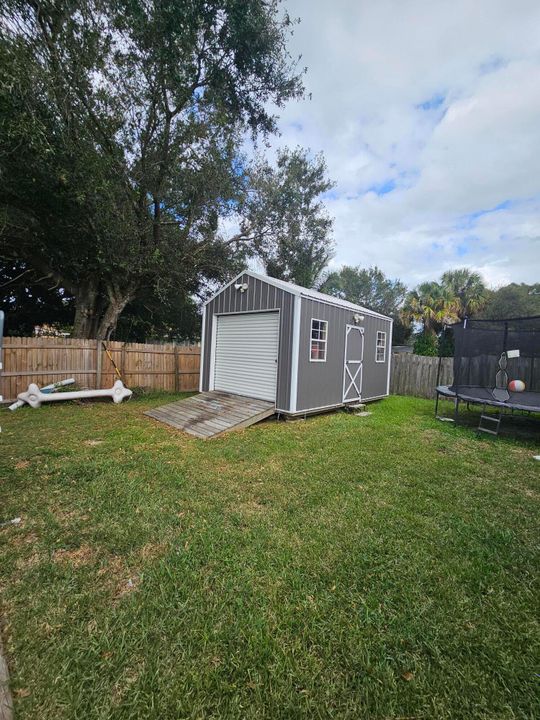 For Sale: $315,000 (3 beds, 2 baths, 1715 Square Feet)