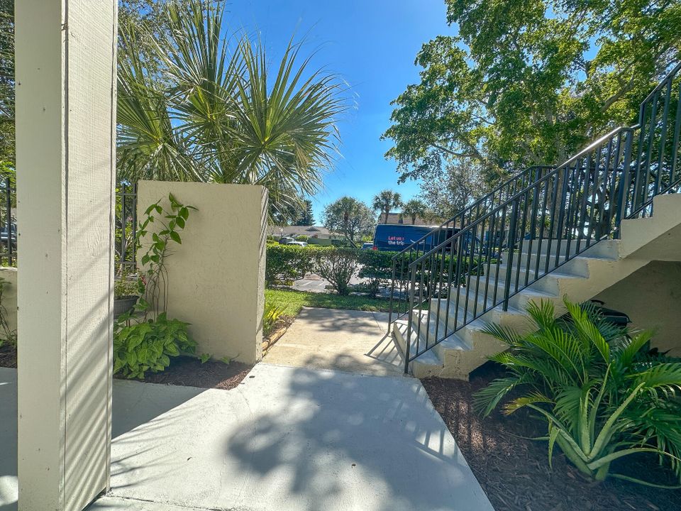 For Sale: $289,900 (2 beds, 2 baths, 1348 Square Feet)