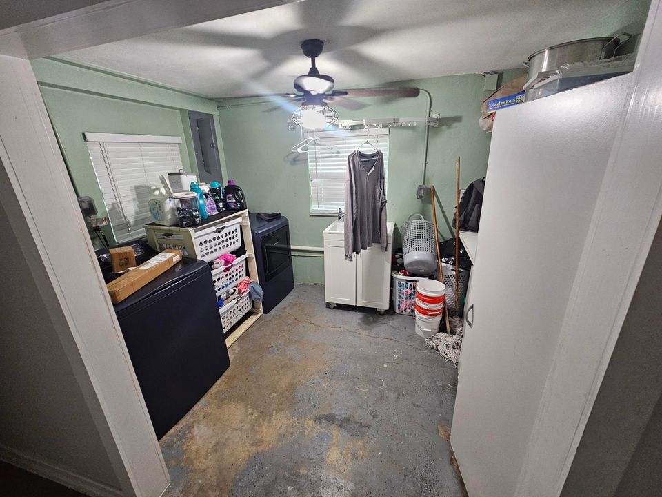 For Sale: $315,000 (3 beds, 2 baths, 1715 Square Feet)