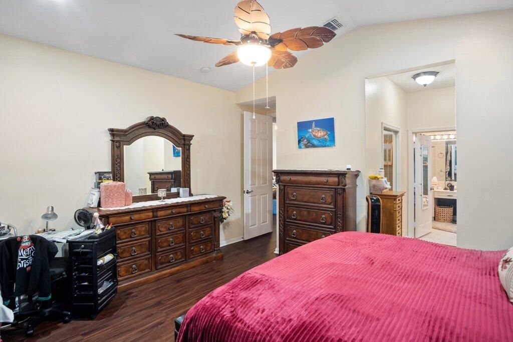 待售: $335,000 (2 贝兹, 2 浴室, 1738 平方英尺)