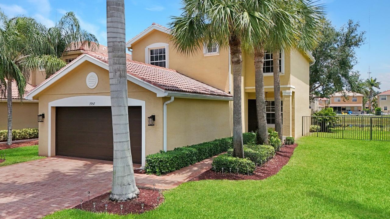 En Renta: $4,200 (4 camas, 3 baños, 2062 Pies cuadrados)