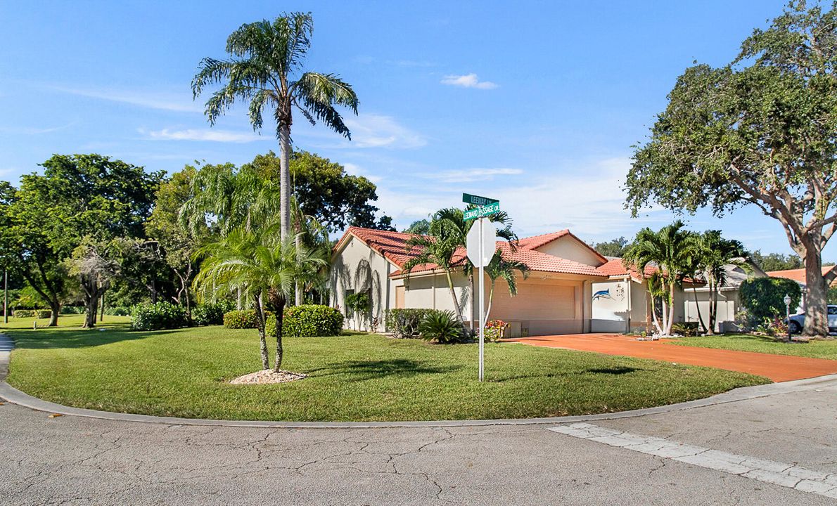 For Sale: $420,000 (3 beds, 2 baths, 1818 Square Feet)