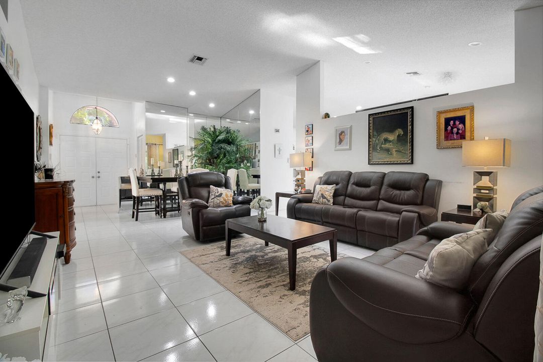 For Sale: $420,000 (3 beds, 2 baths, 1818 Square Feet)