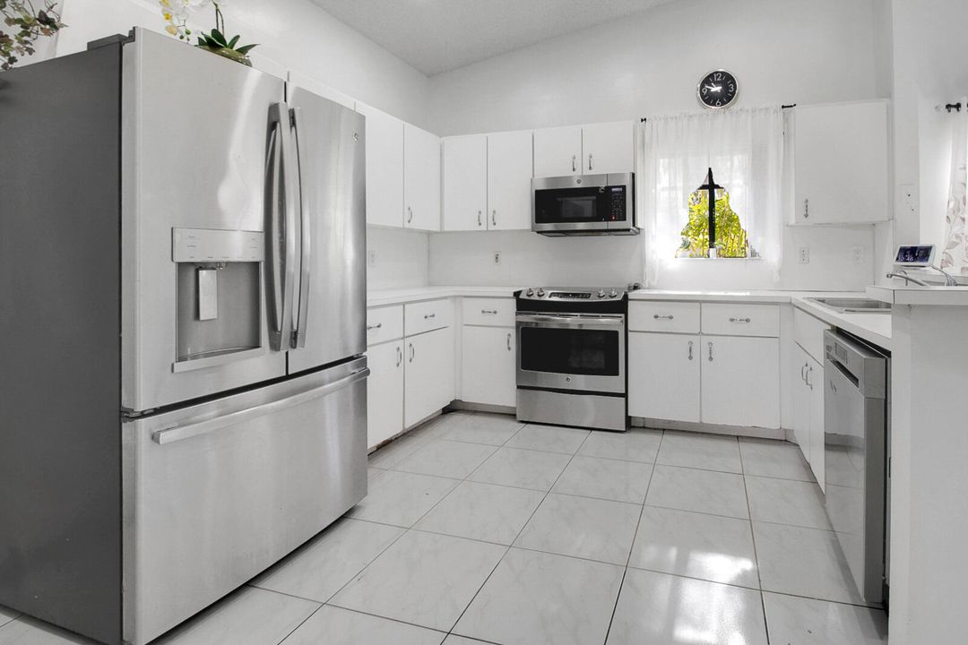 For Sale: $420,000 (3 beds, 2 baths, 1818 Square Feet)