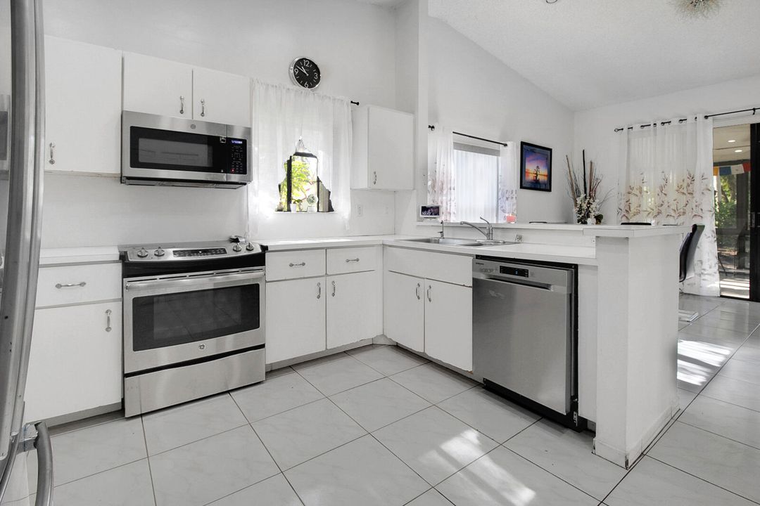 For Sale: $420,000 (3 beds, 2 baths, 1818 Square Feet)