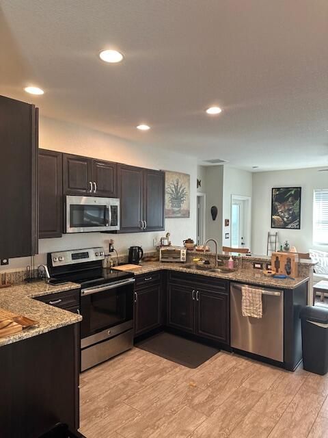 待售: $275,000 (2 贝兹, 2 浴室, 1137 平方英尺)